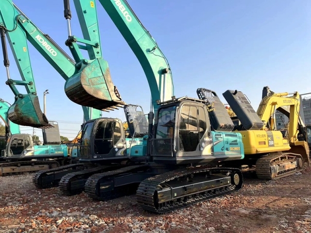 Kobelco SK260 