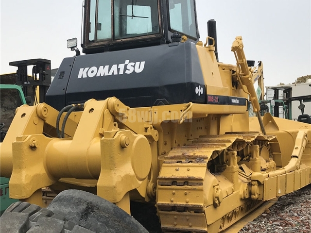 KOMATSU D85-21