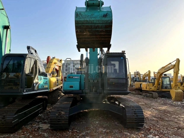 Kobelco SK260 