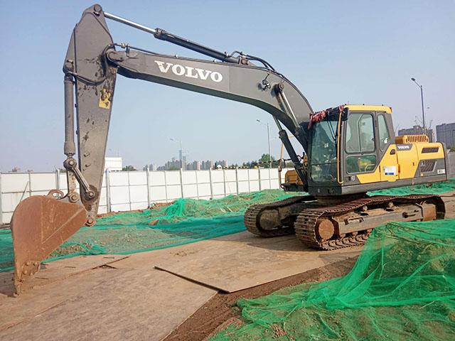 Volvo EC220D 