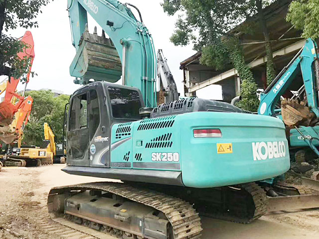 Kobelco SK250 