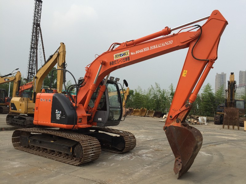 Hitachi ZX135 