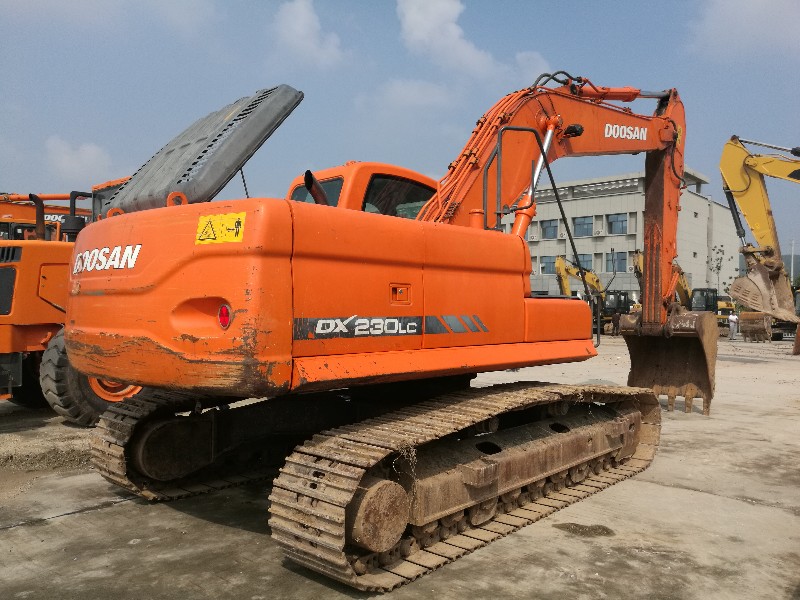 Doosan DX230 