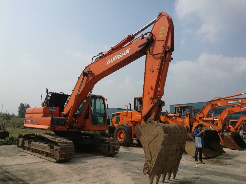 Doosan DX230 