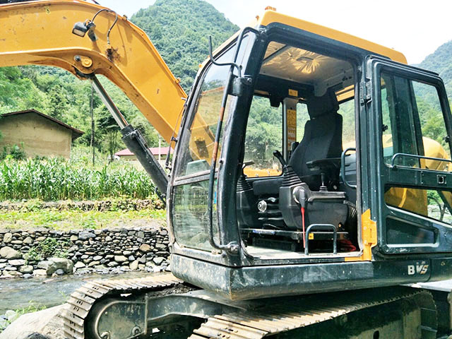 Hyundai R75 