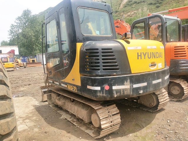 Hyundai R80 